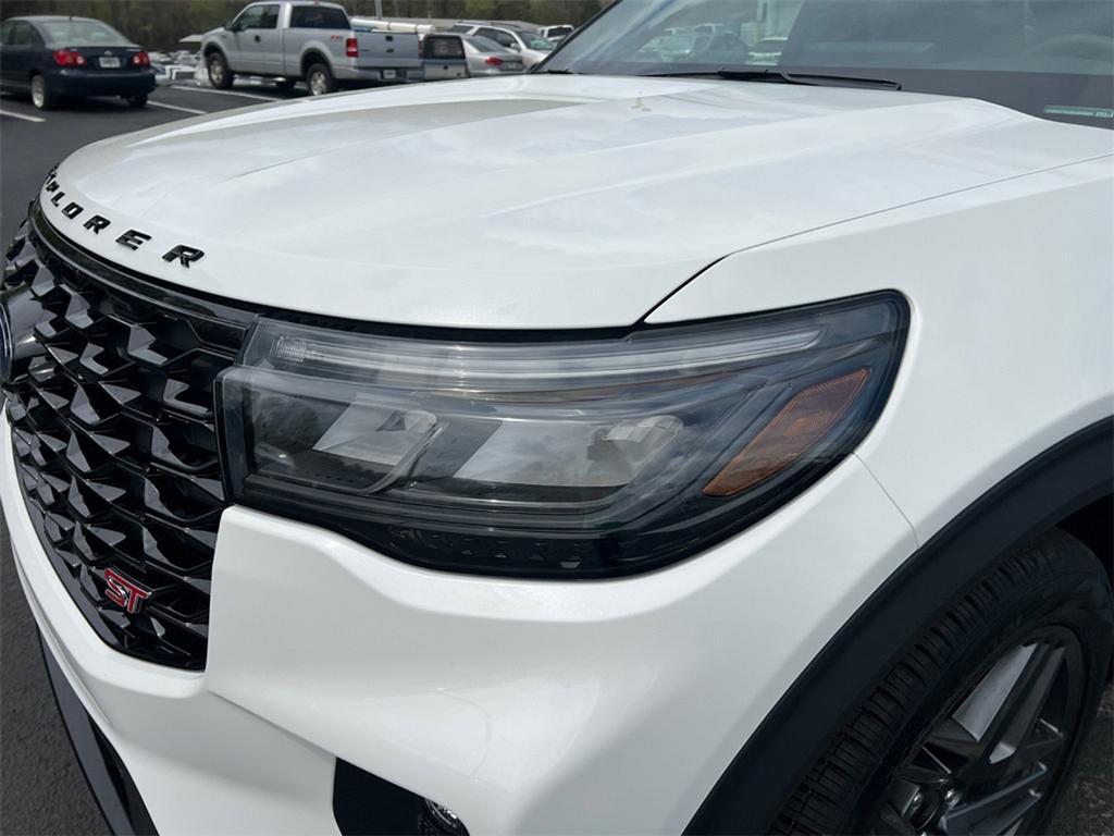 new 2025 Ford Explorer car, priced at $55,954