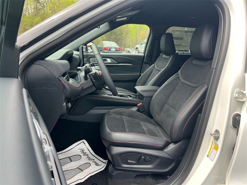new 2025 Ford Explorer car, priced at $55,954