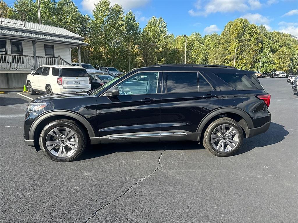 new 2025 Ford Explorer car, priced at $40,175