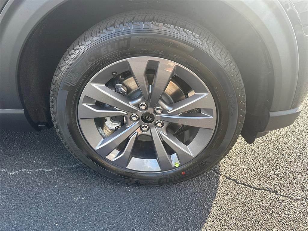 new 2025 Ford Explorer car, priced at $40,175