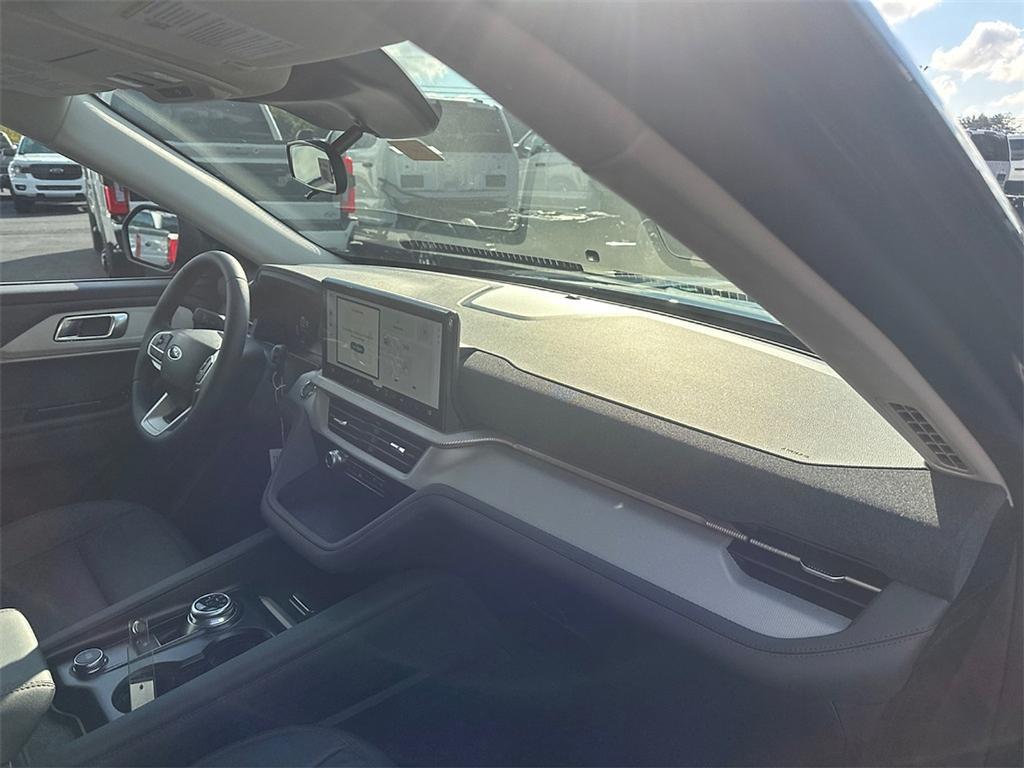 new 2025 Ford Explorer car, priced at $40,175
