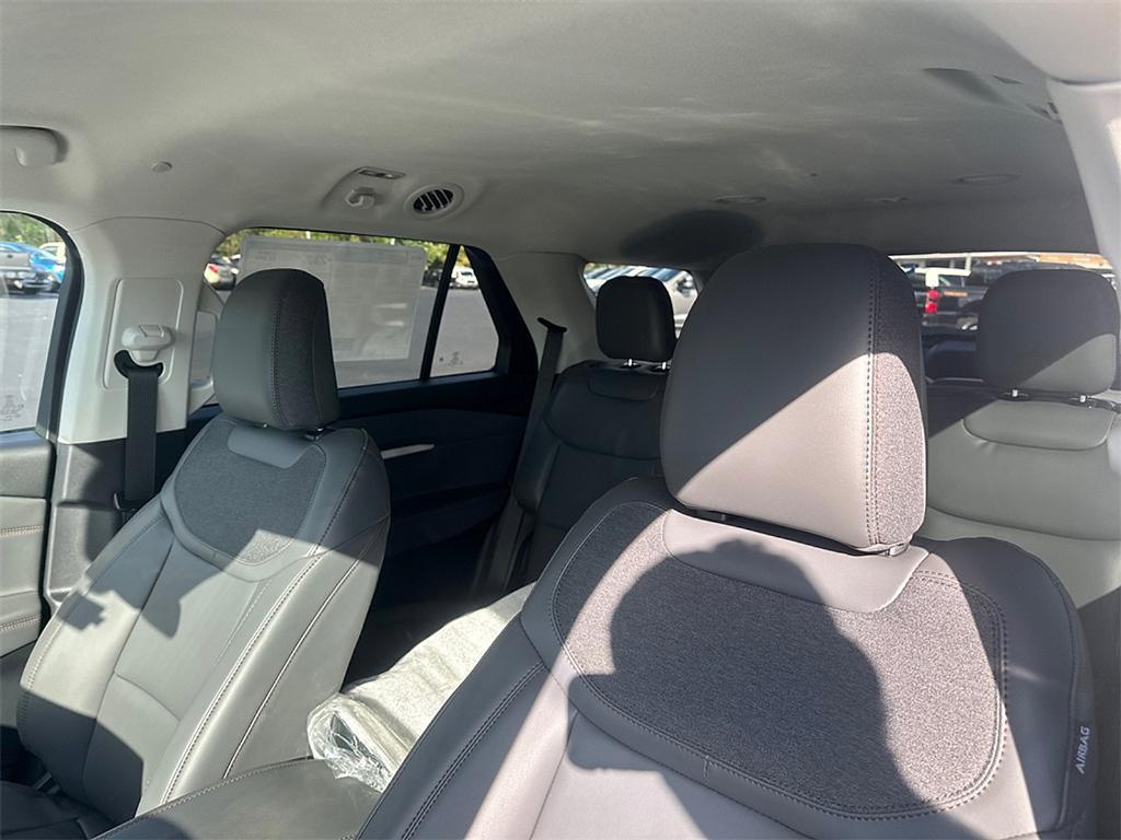 new 2025 Ford Explorer car, priced at $40,175
