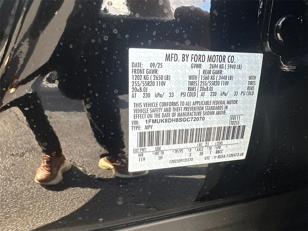 new 2025 Ford Explorer car, priced at $40,175