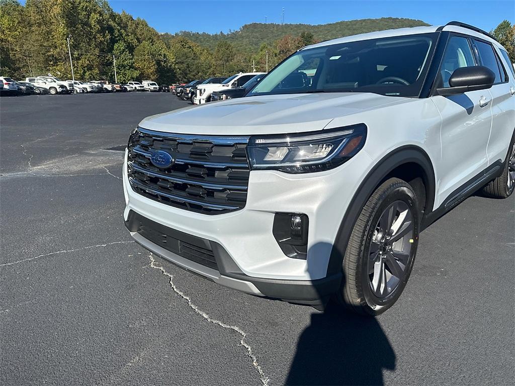 new 2025 Ford Explorer car, priced at $40,175