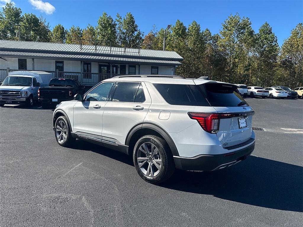 new 2025 Ford Explorer car, priced at $40,175