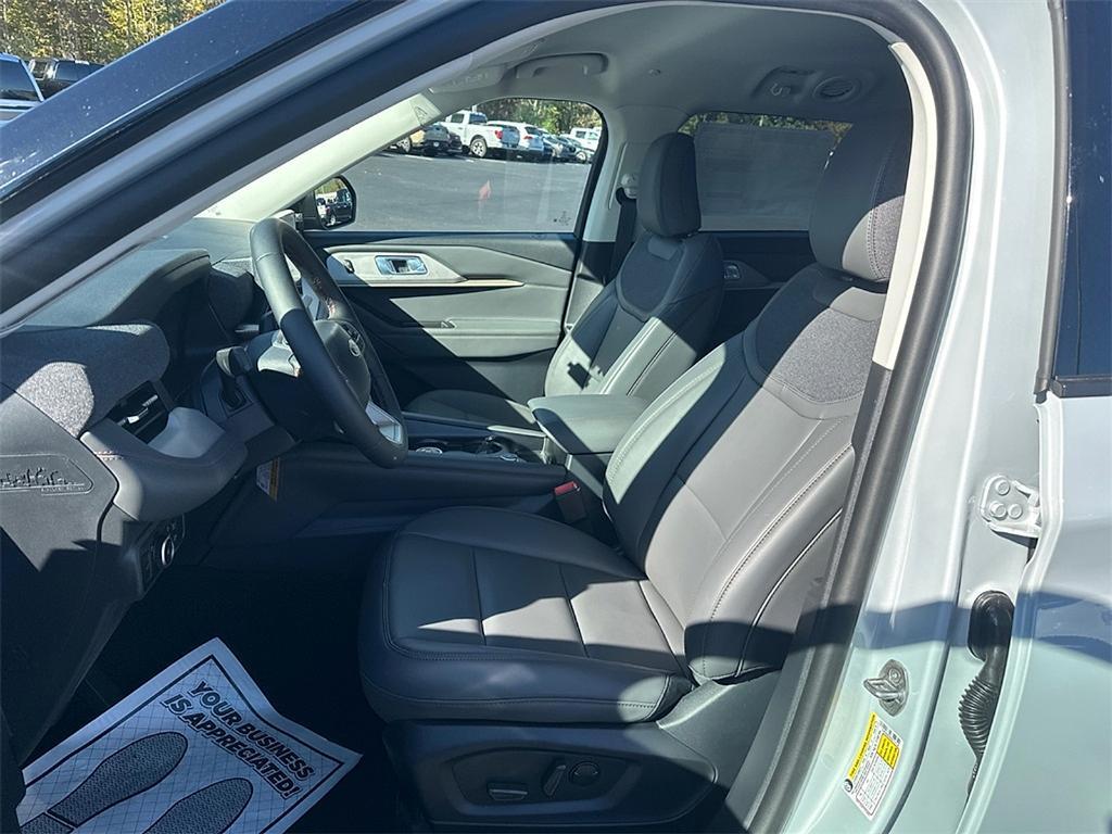 new 2025 Ford Explorer car, priced at $40,175