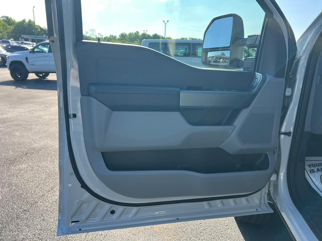 new 2025 Ford F-250 car, priced at $65,870
