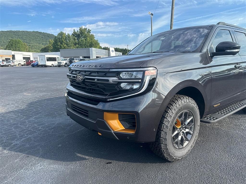 new 2025 Ford Expedition car, priced at $81,714
