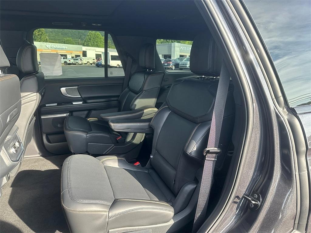 new 2025 Ford Expedition car, priced at $81,714