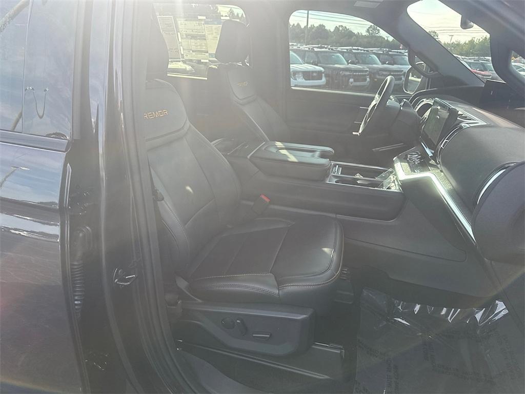 new 2025 Ford Expedition car, priced at $81,714