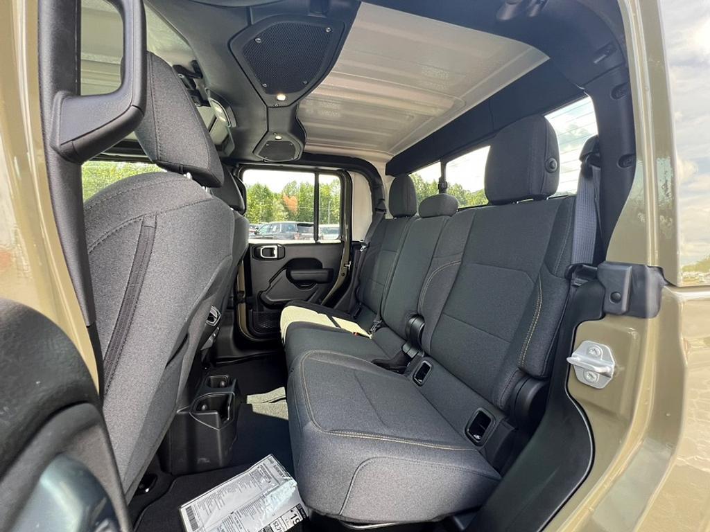 used 2025 Jeep Gladiator car, priced at $38,923