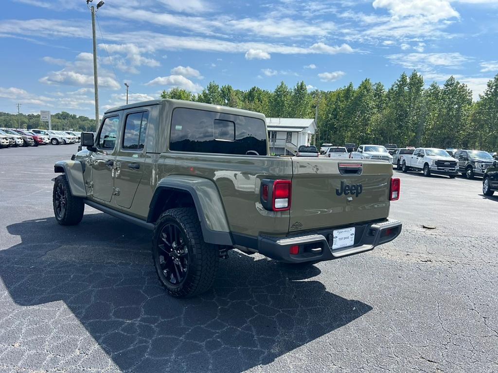 used 2025 Jeep Gladiator car, priced at $38,923