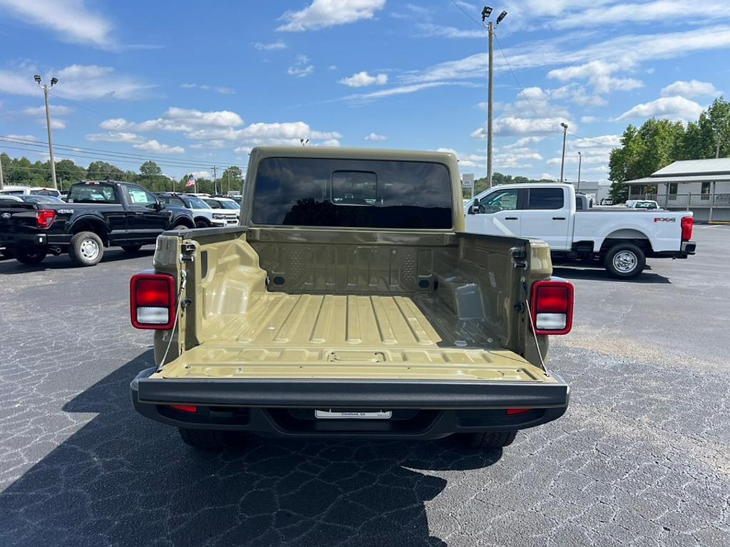 used 2025 Jeep Gladiator car, priced at $38,923