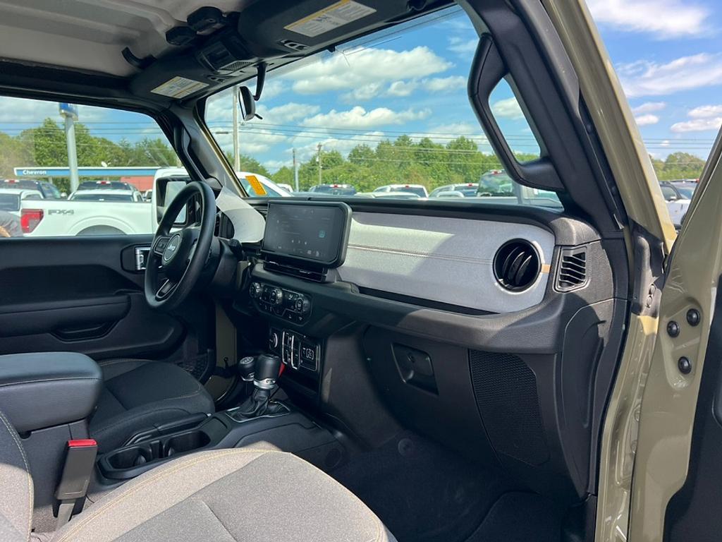 used 2025 Jeep Gladiator car, priced at $38,923