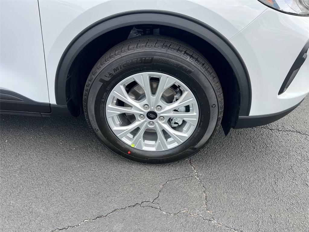 new 2025 Ford Escape car, priced at $30,152