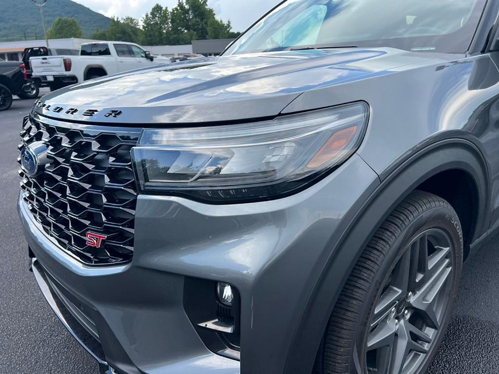 new 2025 Ford Explorer car, priced at $55,185
