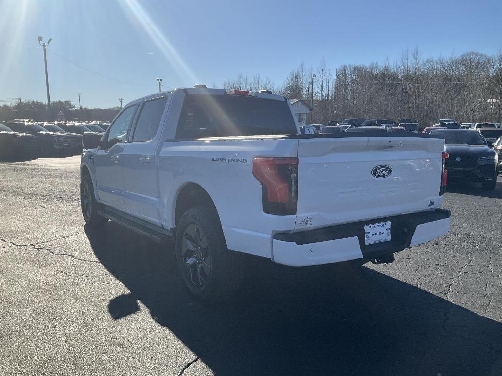 new 2024 Ford F-150 Lightning car