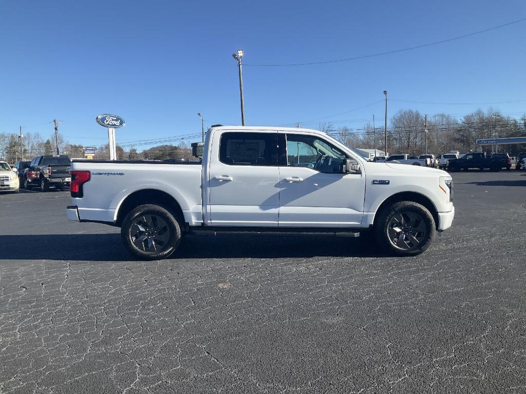 new 2024 Ford F-150 Lightning car