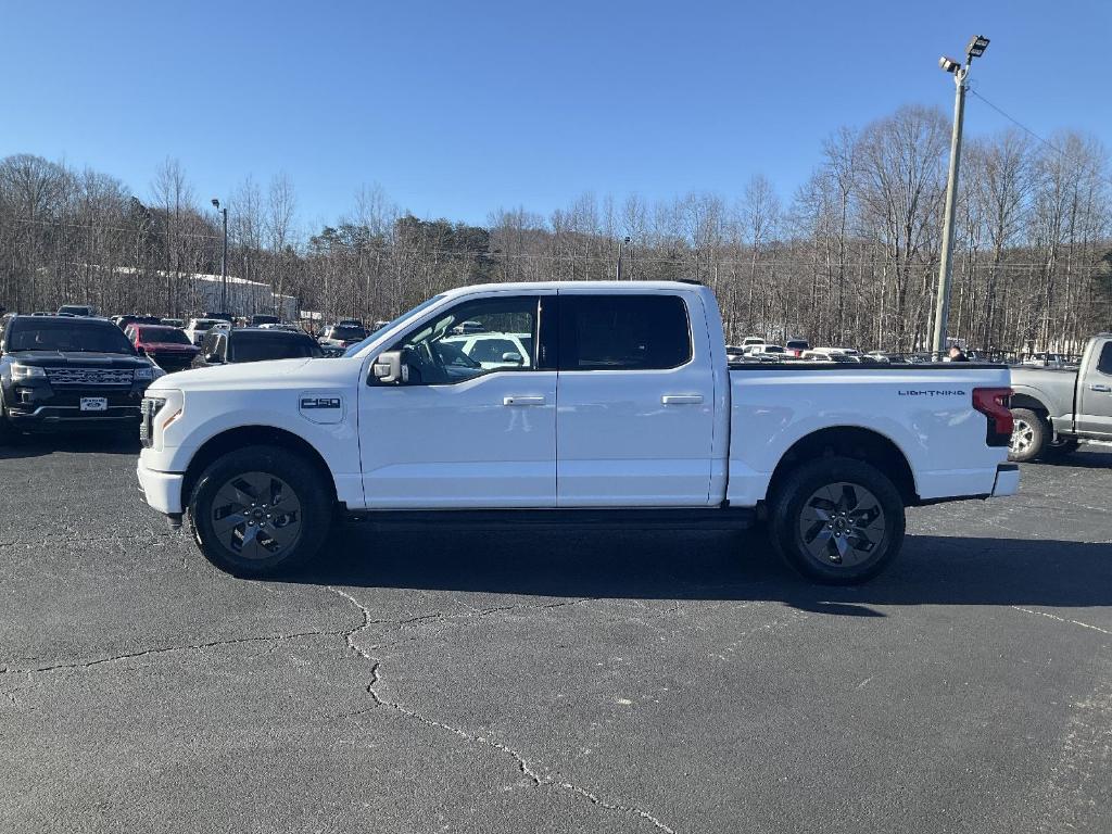 new 2024 Ford F-150 Lightning car