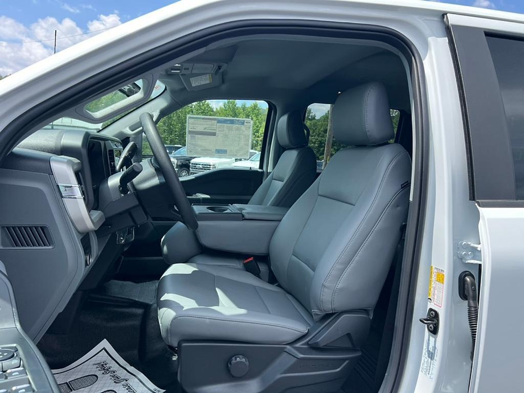 new 2025 Ford F-250 car, priced at $51,880