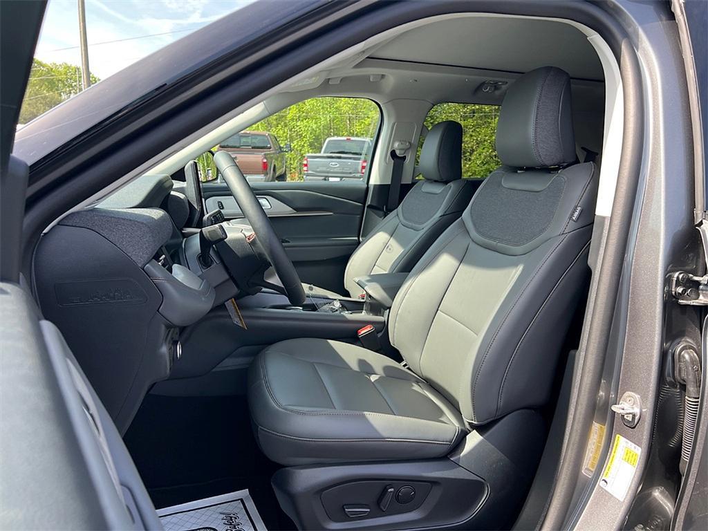 new 2025 Ford Explorer car, priced at $45,081