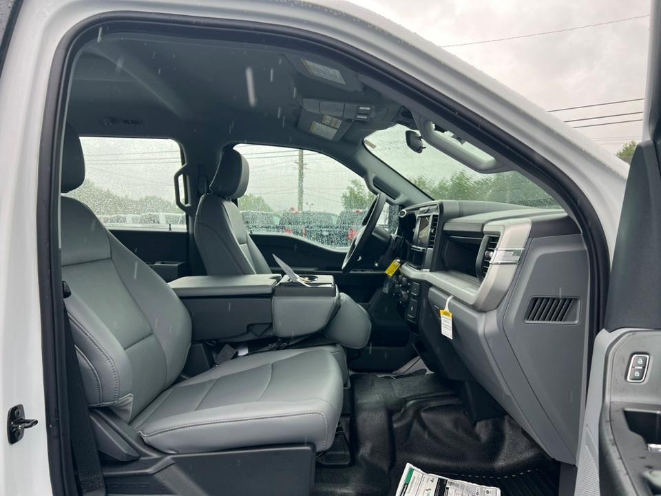 new 2025 Ford F-250 car, priced at $61,625