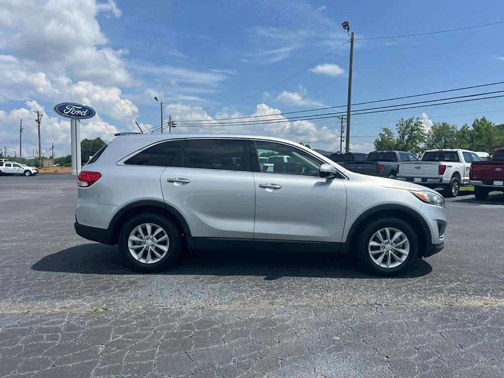 used 2016 Kia Sorento car, priced at $7,877