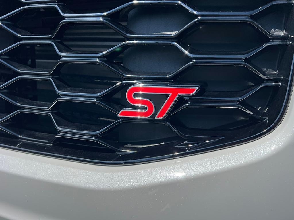 new 2025 Ford Explorer car, priced at $54,680