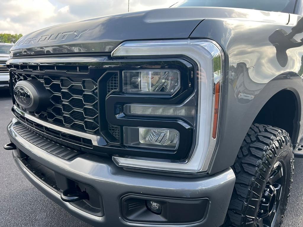 new 2025 Ford F-250 car, priced at $72,100