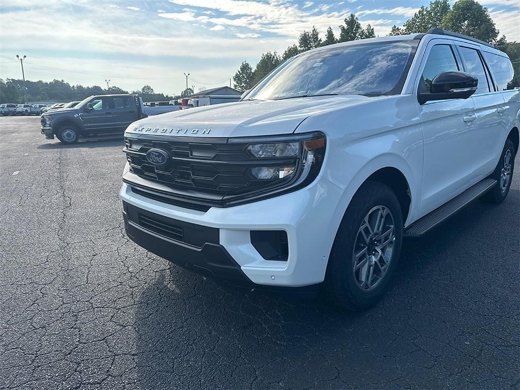 new 2025 Ford Expedition Max car, priced at $72,880