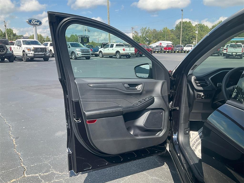 new 2025 Ford Escape car, priced at $25,250