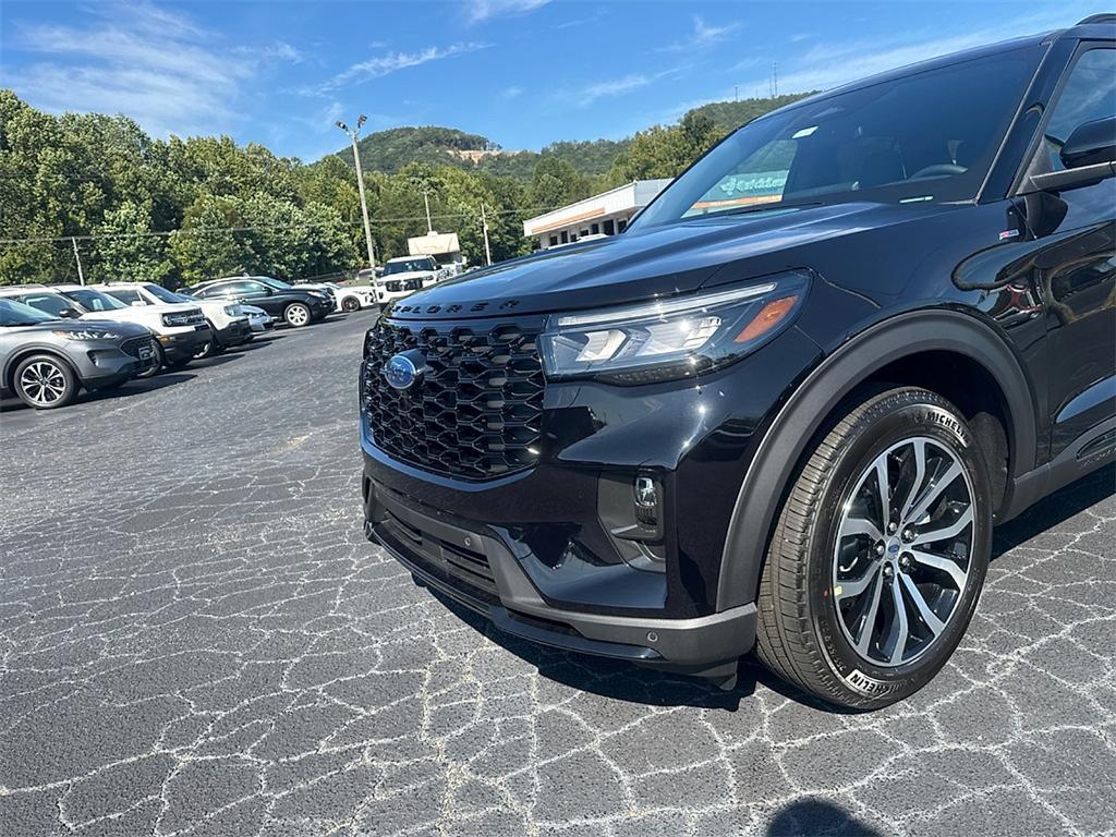 new 2025 Ford Explorer car, priced at $39,115