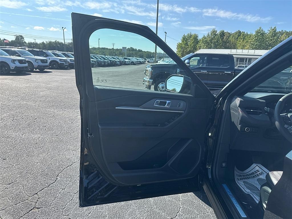 new 2025 Ford Explorer car, priced at $39,115