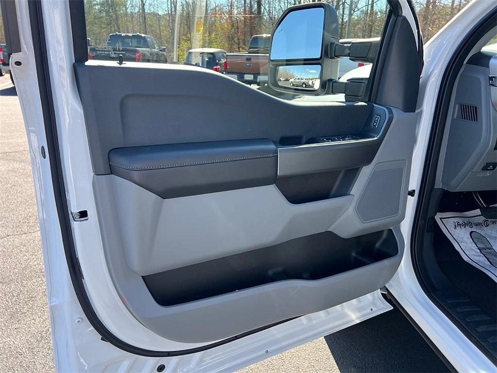 new 2025 Ford F-250 car, priced at $64,585