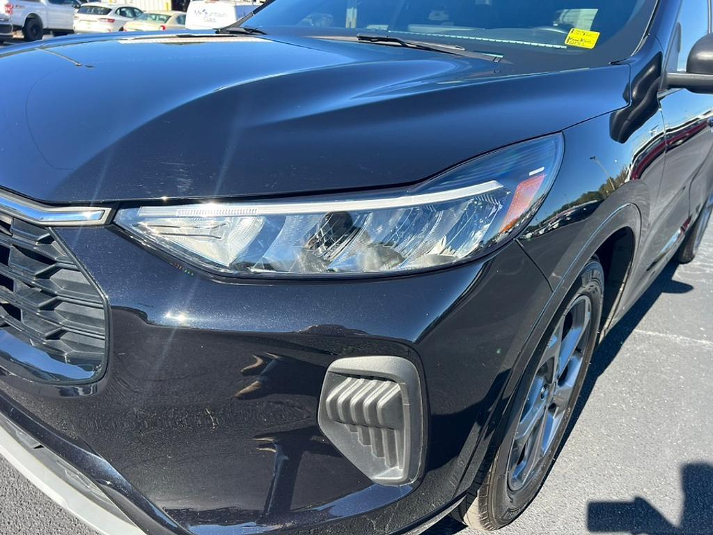 used 2023 Ford Escape car, priced at $24,348