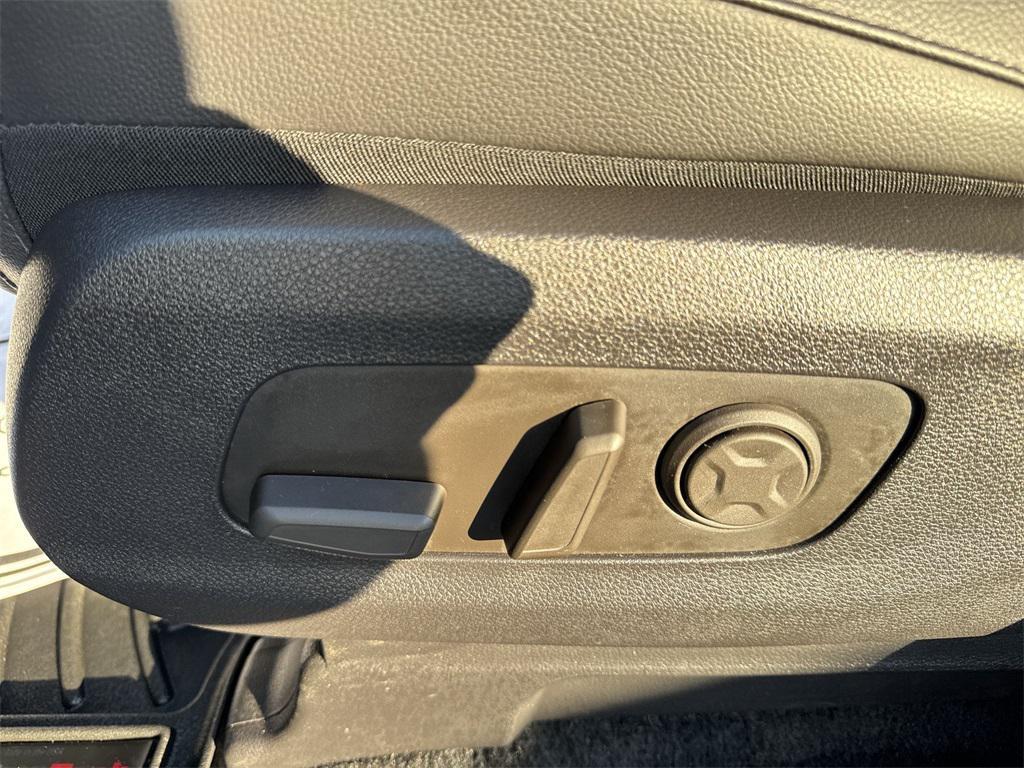 used 2025 Kia Carnival Hybrid car, priced at $48,800