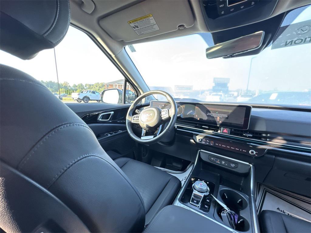 used 2025 Kia Carnival Hybrid car, priced at $48,800