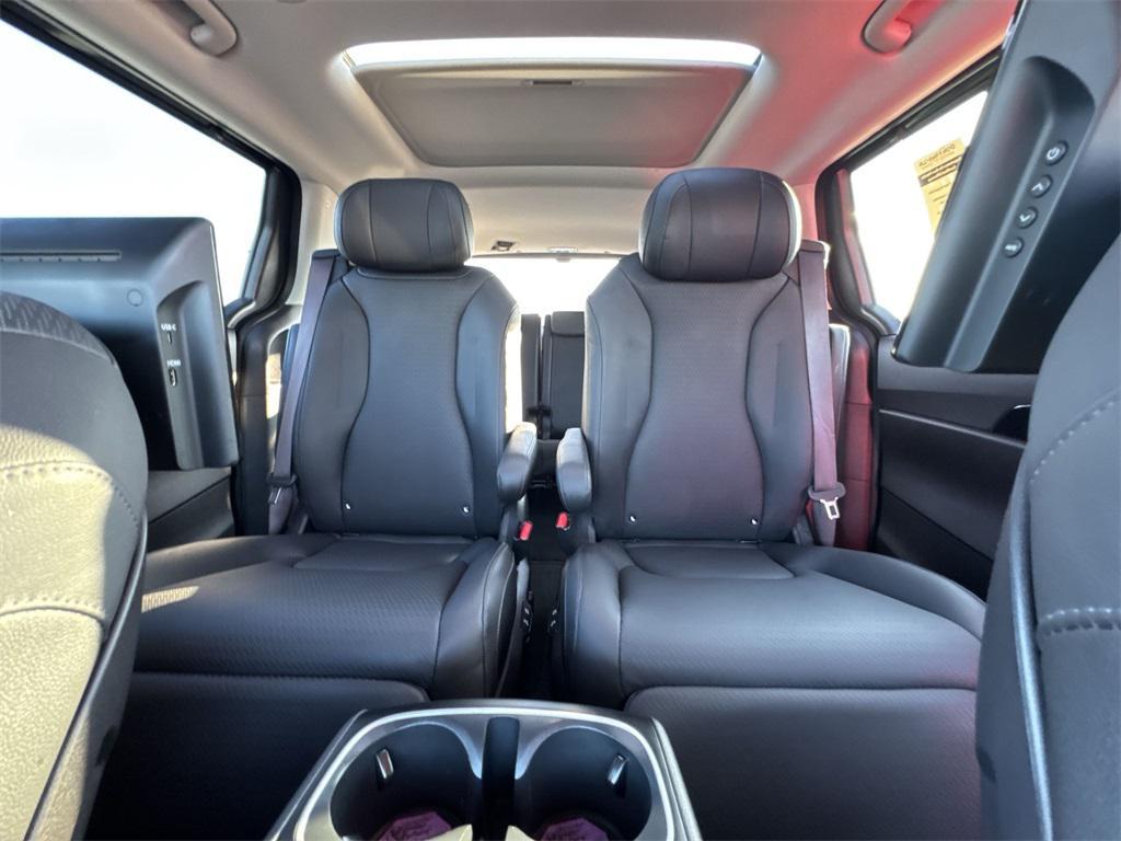 used 2025 Kia Carnival Hybrid car, priced at $48,800