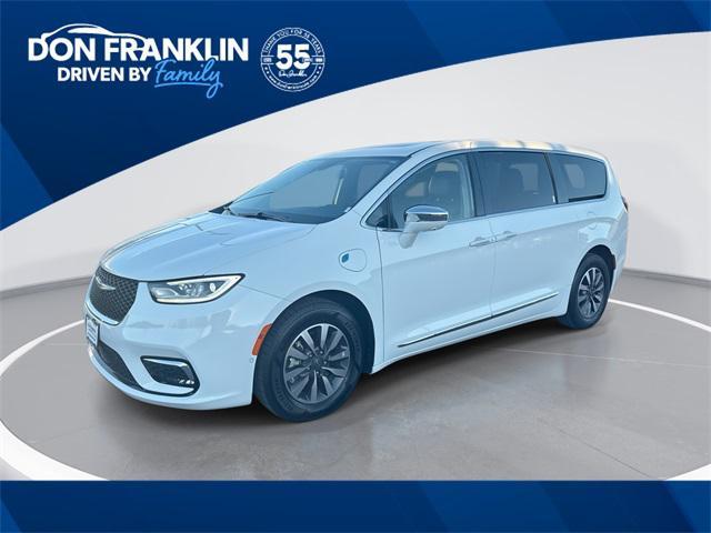 used 2022 Chrysler Pacifica Hybrid car, priced at $25,195