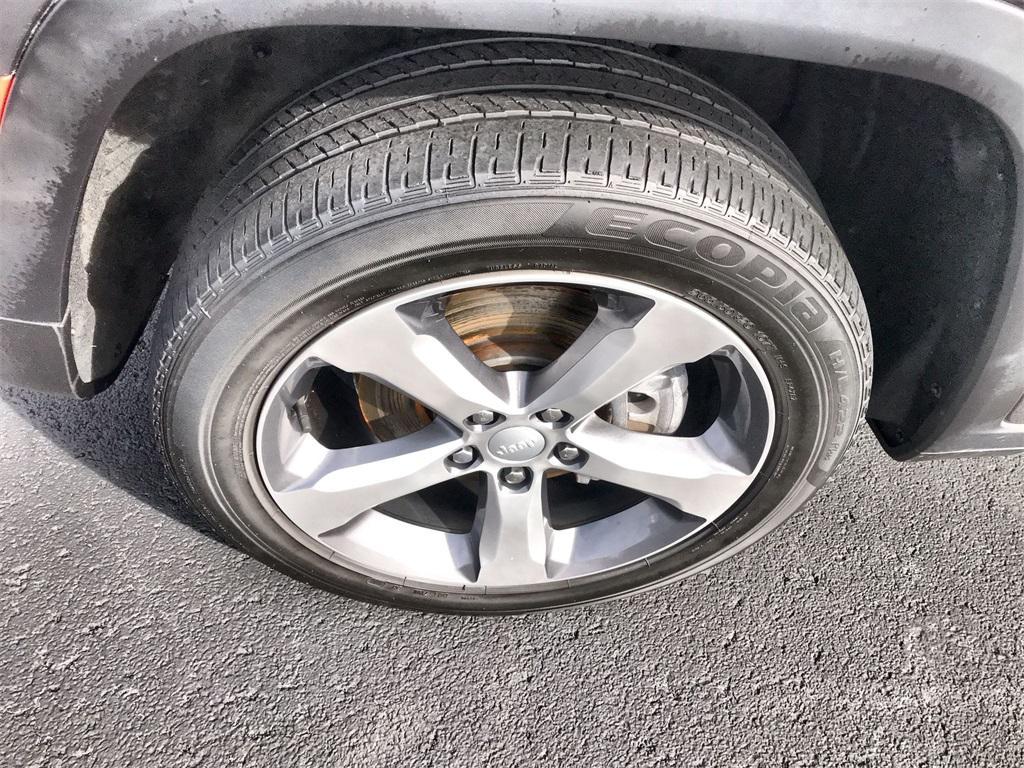 used 2021 Jeep Grand Cherokee L car, priced at $30,880