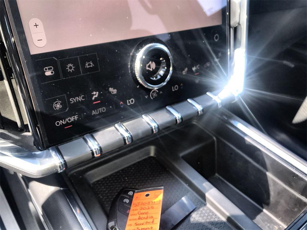 new 2025 GMC Acadia car, priced at $40,607