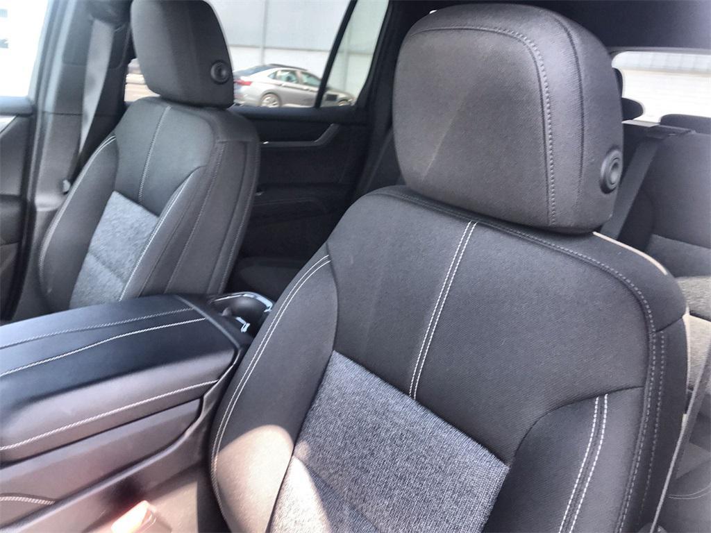 new 2025 GMC Acadia car, priced at $40,607