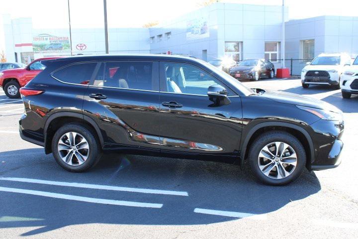 used 2023 Toyota Highlander car, priced at $38,469