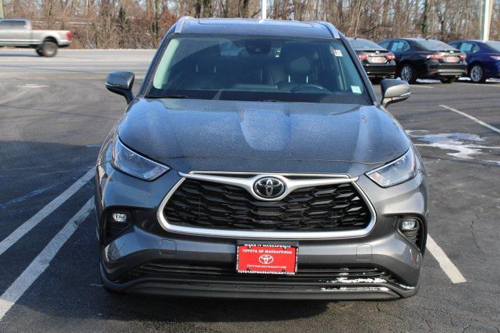 used 2022 Toyota Highlander car, priced at $32,969