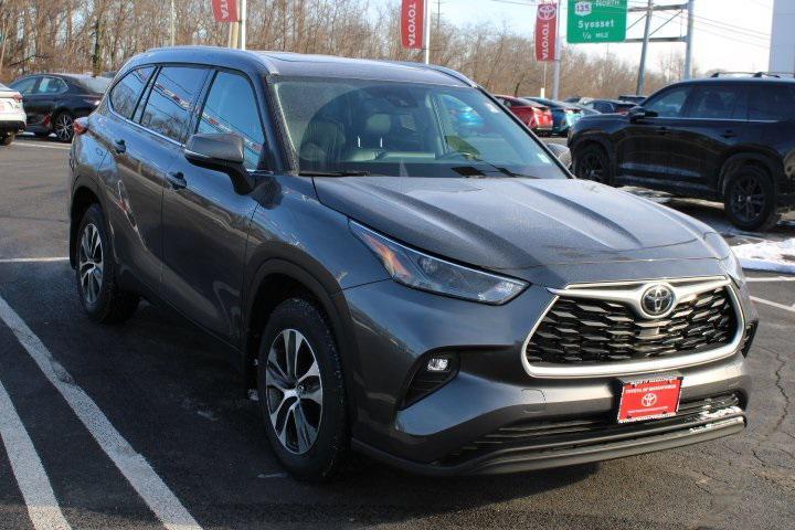 used 2022 Toyota Highlander car, priced at $32,969