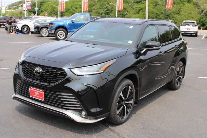 used 2022 Toyota Highlander car, priced at $37,869