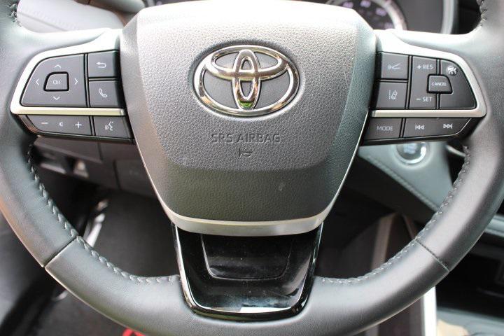 used 2022 Toyota Highlander car, priced at $37,869