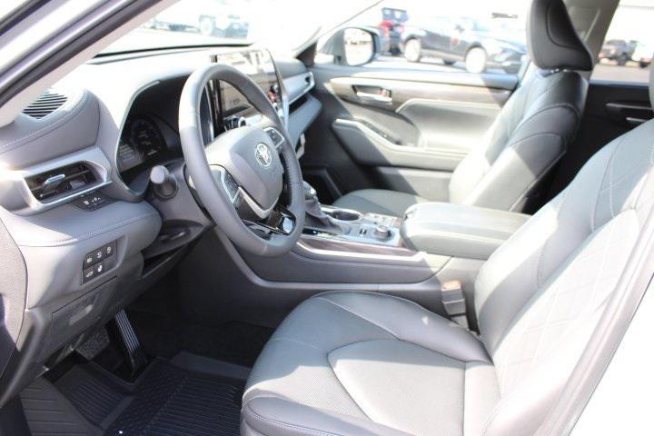 used 2025 Toyota Highlander car, priced at $56,469