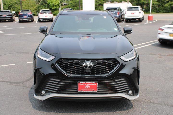 used 2022 Toyota Highlander car, priced at $39,969