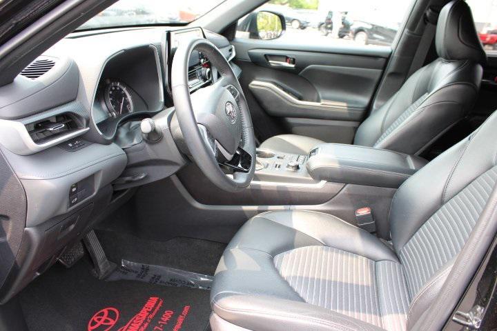 used 2022 Toyota Highlander car, priced at $39,969